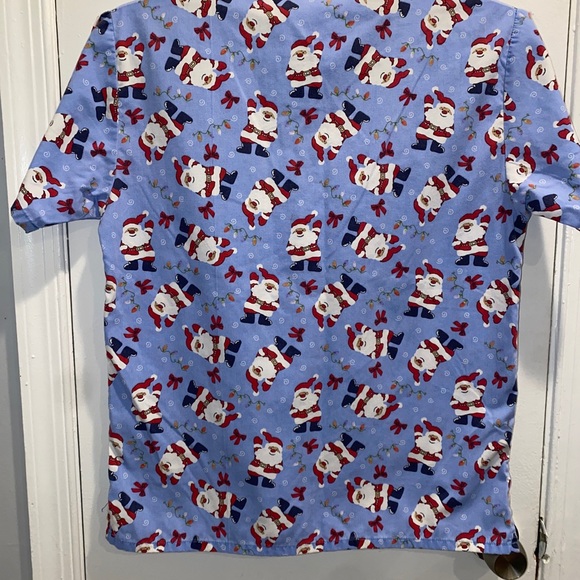 Christmas Scrub Top Size Medium Med+ Wear preowned in excellent condition - Picture 6 of 6